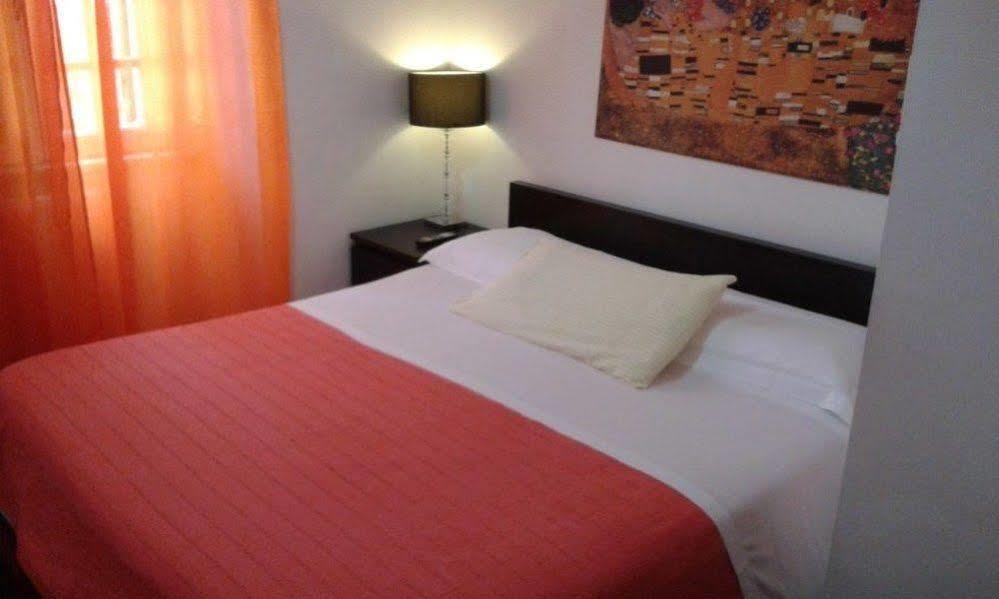 Accommodation Roma Imperiale Екстер'єр фото