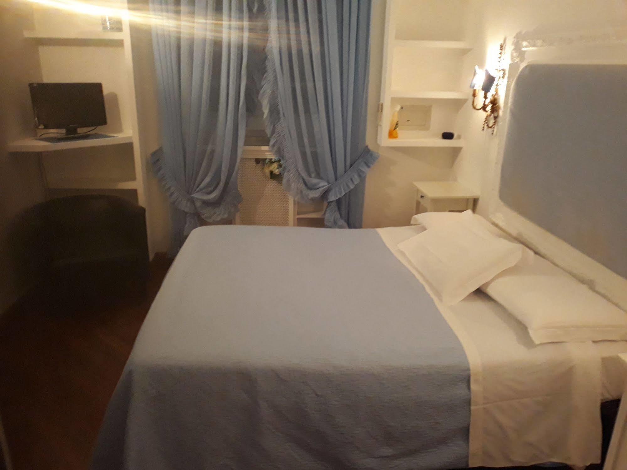 Accommodation Roma Imperiale Екстер'єр фото